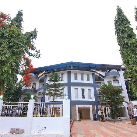 Strand Resort Lonavala Exteriér fotografie