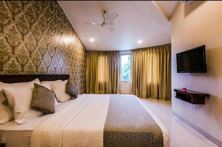 Strand Resort Lonavala Exteriér fotografie