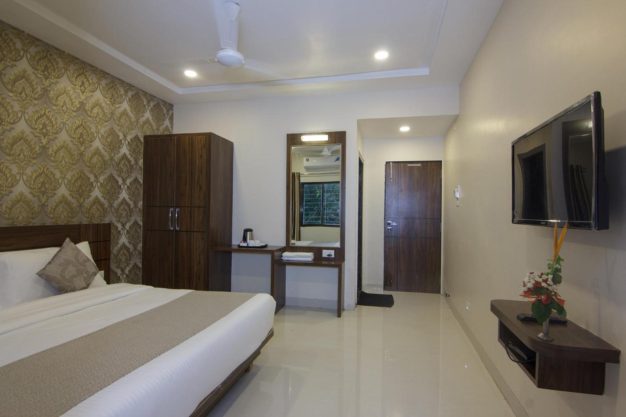 Strand Resort Lonavala Exteriér fotografie