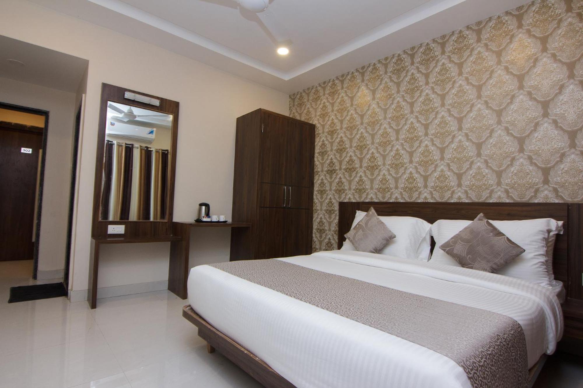 Strand Resort Lonavala Exteriér fotografie