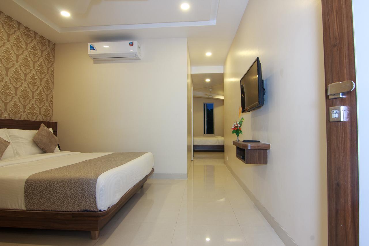 Strand Resort Lonavala Exteriér fotografie