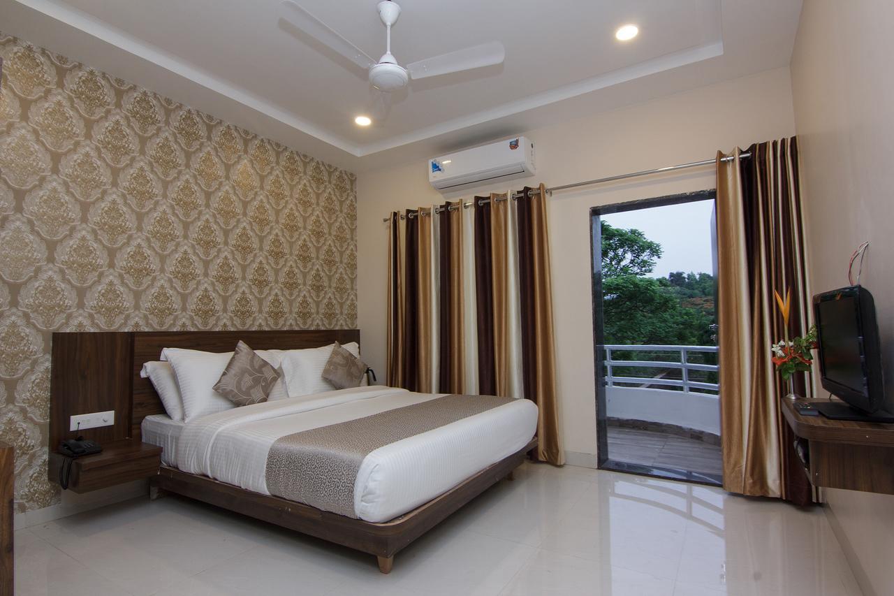 Strand Resort Lonavala Exteriér fotografie