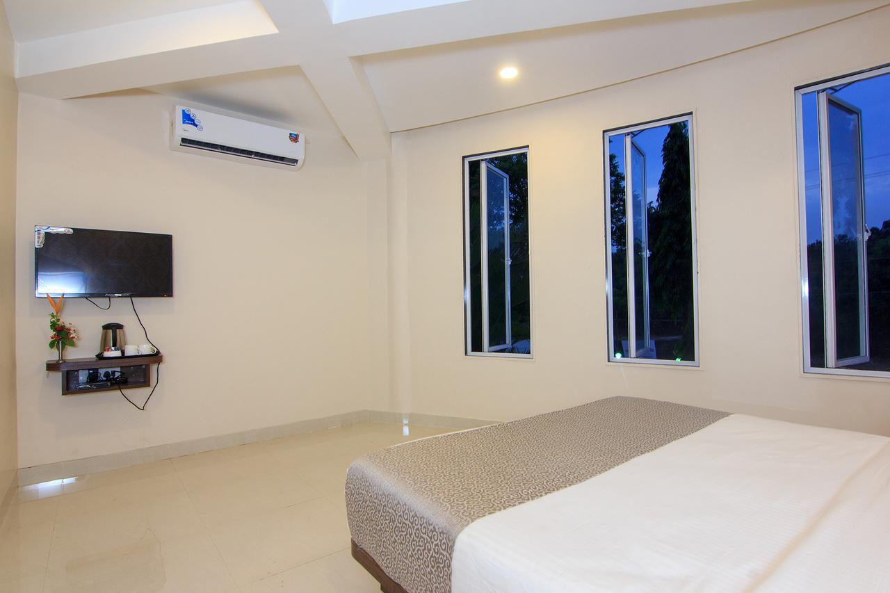 Strand Resort Lonavala Exteriér fotografie