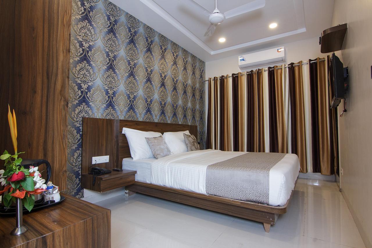 Strand Resort Lonavala Exteriér fotografie