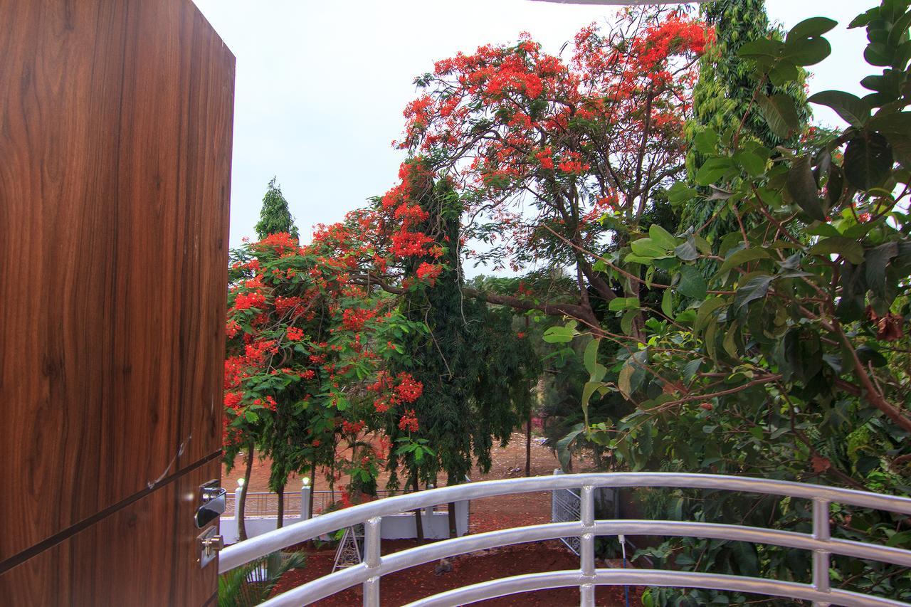Strand Resort Lonavala Exteriér fotografie