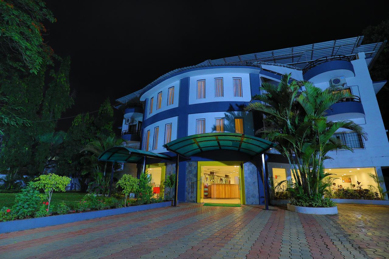 Strand Resort Lonavala Exteriér fotografie