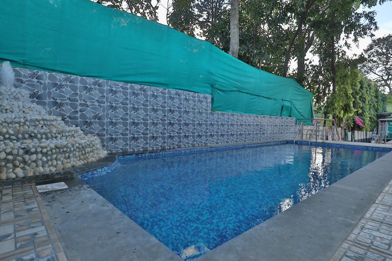 Strand Resort Lonavala Exteriér fotografie